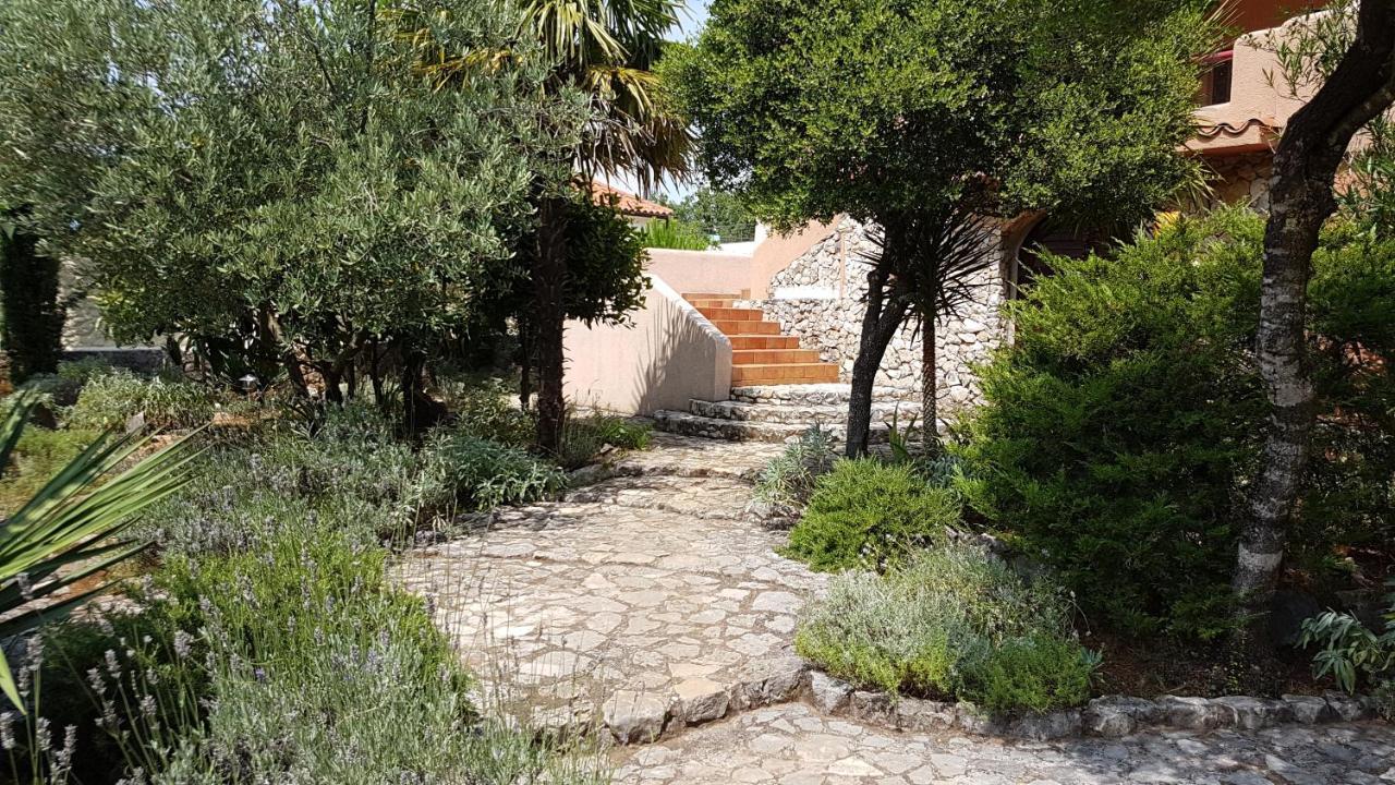 Apartments Villa Temer Пинезичи Экстерьер фото