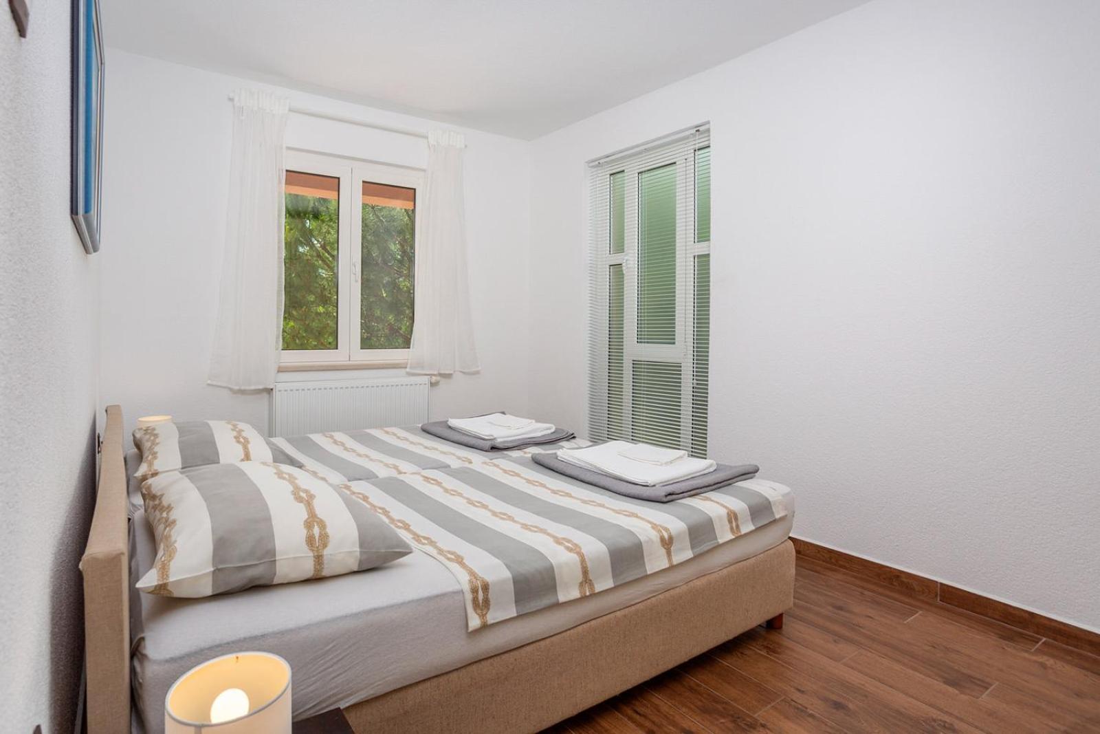 Apartments Villa Temer Пинезичи Экстерьер фото
