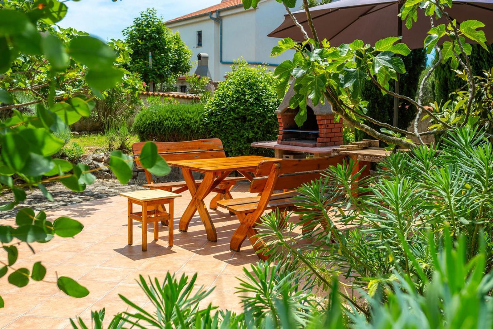 Apartments Villa Temer Пинезичи Экстерьер фото